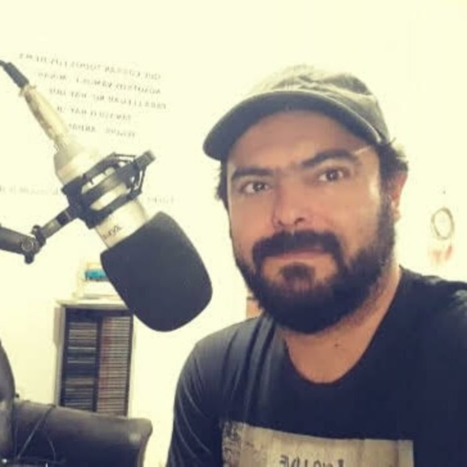 El amor es puro cuento de Alejandro Bustos Chesta - Podcasts