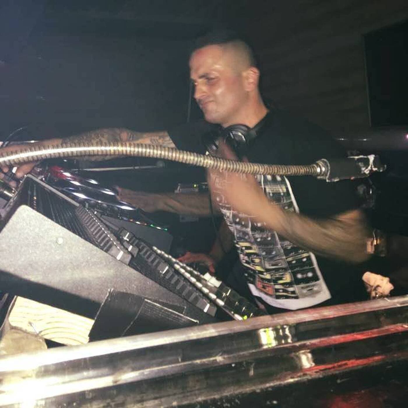 DEEPER & DARKER - DJ JOEY BLOND-CAST - Podcasts